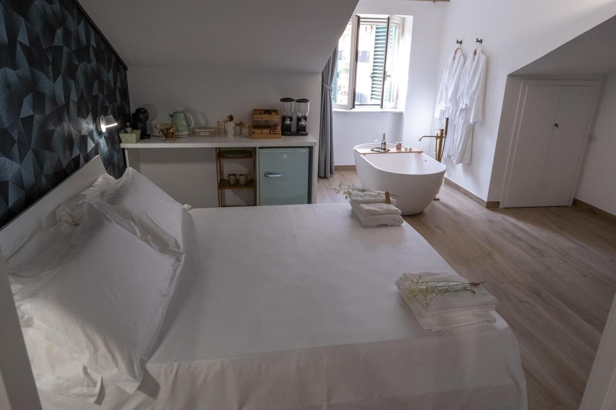 Coraline Deluxe Rooms Castellammare di Stabia Exterior photo