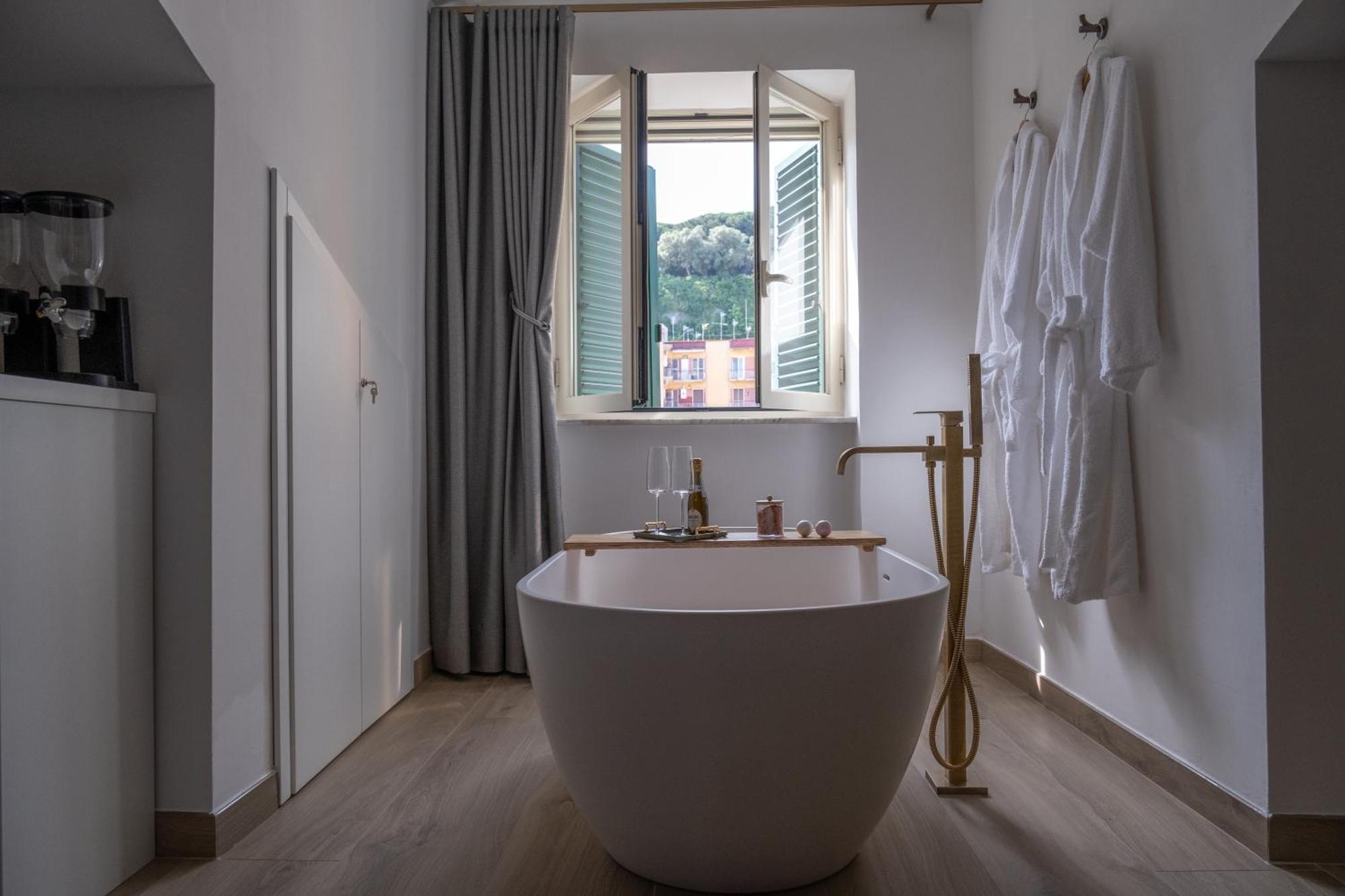 Coraline Deluxe Rooms Castellammare di Stabia Exterior photo